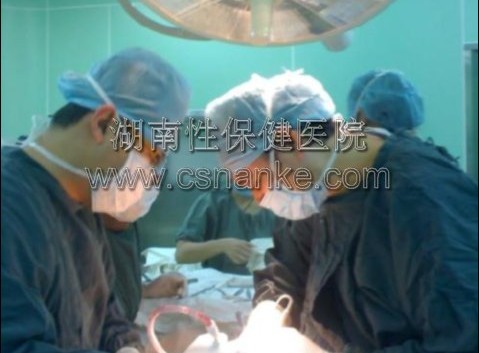 小男生的包皮要不要割